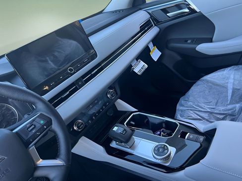 New 2026 Mitsubishi Outlander SE AWD/4WD image 16