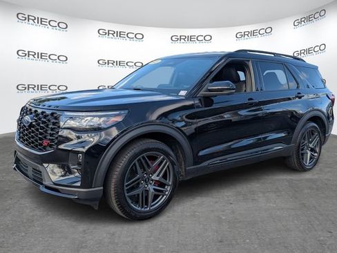 Used 2025 Ford Explorer ST image 3