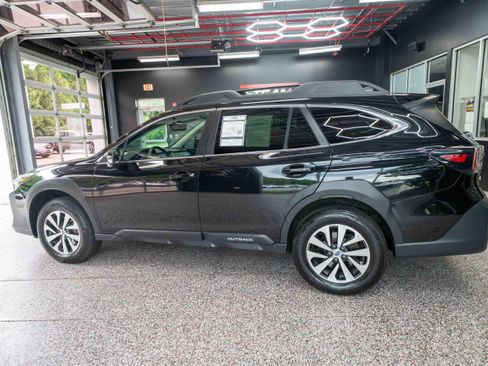 Used 2023 Subaru Outback Premium AWD/4WD image 2