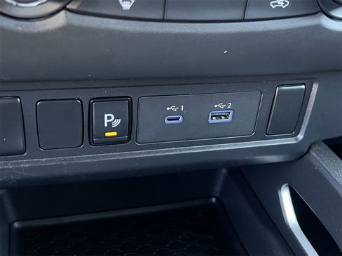 Certified 2024 Nissan Frontier SV w/ Technology Package image 18