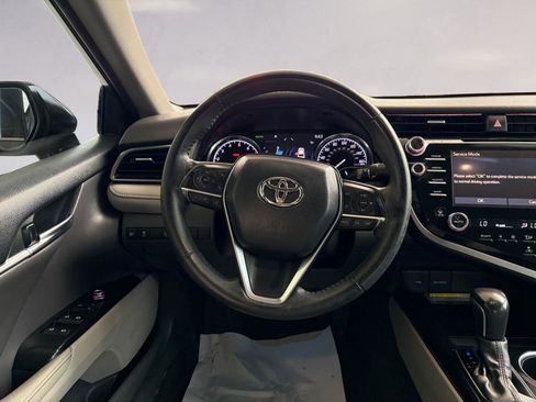 Used 2020 Toyota Camry XLE image 12