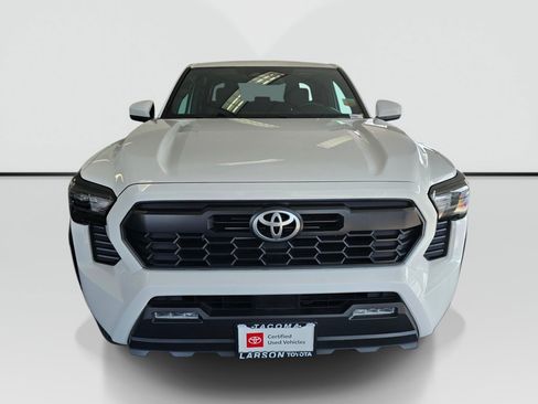 Used 2024 Toyota Tacoma TRD Off-Road AWD/4WD image 8