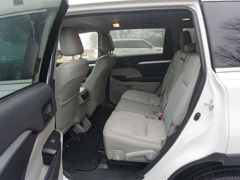 Used 2019 Toyota Highlander Plus image 14