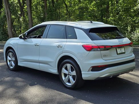 Used 2023 Audi Q4 e-tron Premium w/ Convenience Package image 4