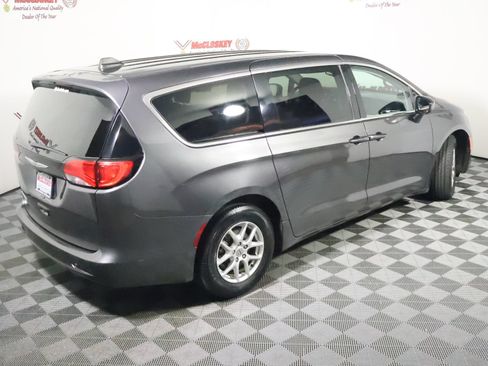 Used 2023 Chrysler Voyager LX FWD image 4