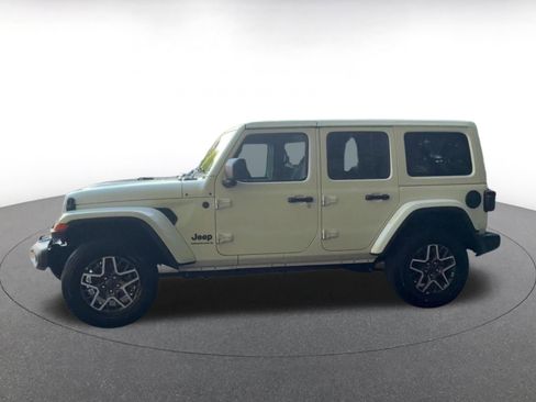 Used 2025 Jeep Wrangler Unlimited Sahara AWD/4WD image 9