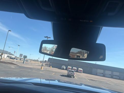 Used 2025 GMC Sierra 2500 AT4 image 31