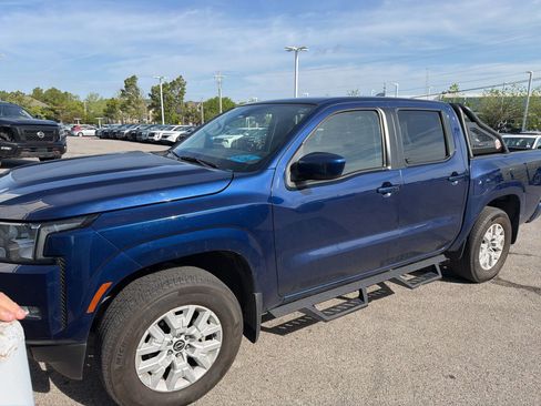 Used 2022 Nissan Frontier SV image 1