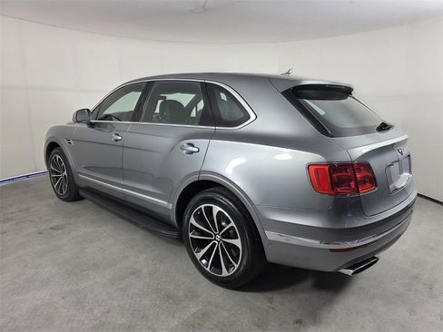 Used 2018 Bentley Bentayga image 6