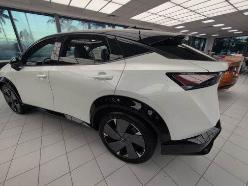 New 2025 Nissan Ariya Platinum image 8