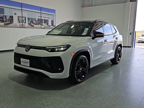 New 2026 Volkswagen Tiguan SE R-Line FWD image 5