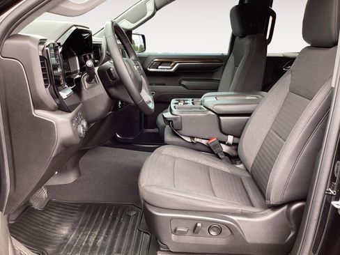 Used 2024 Chevrolet Silverado 1500 LT w/ Z71 Off-Road Package image 27