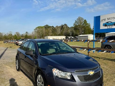 Used 2014 Chevrolet Cruze LS image 2