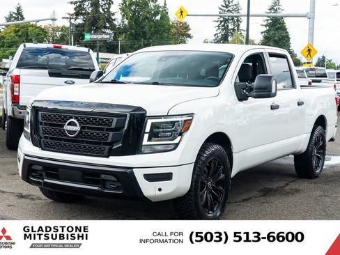 Used 2023 Nissan Titan SV w/ SV Convenience Package AWD/4WD image 4