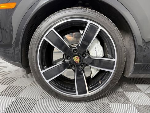 Certified 2023 Porsche Cayenne Turbo AWD/4WD image 13