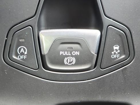 Used 2023 Jeep Renegade Latitude w/ Premium Group image 16