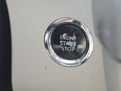 Used 2016 Toyota Highlander XLE image 9