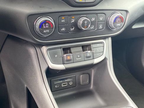 Certified 2024 GMC Terrain SLT AWD/4WD image 12