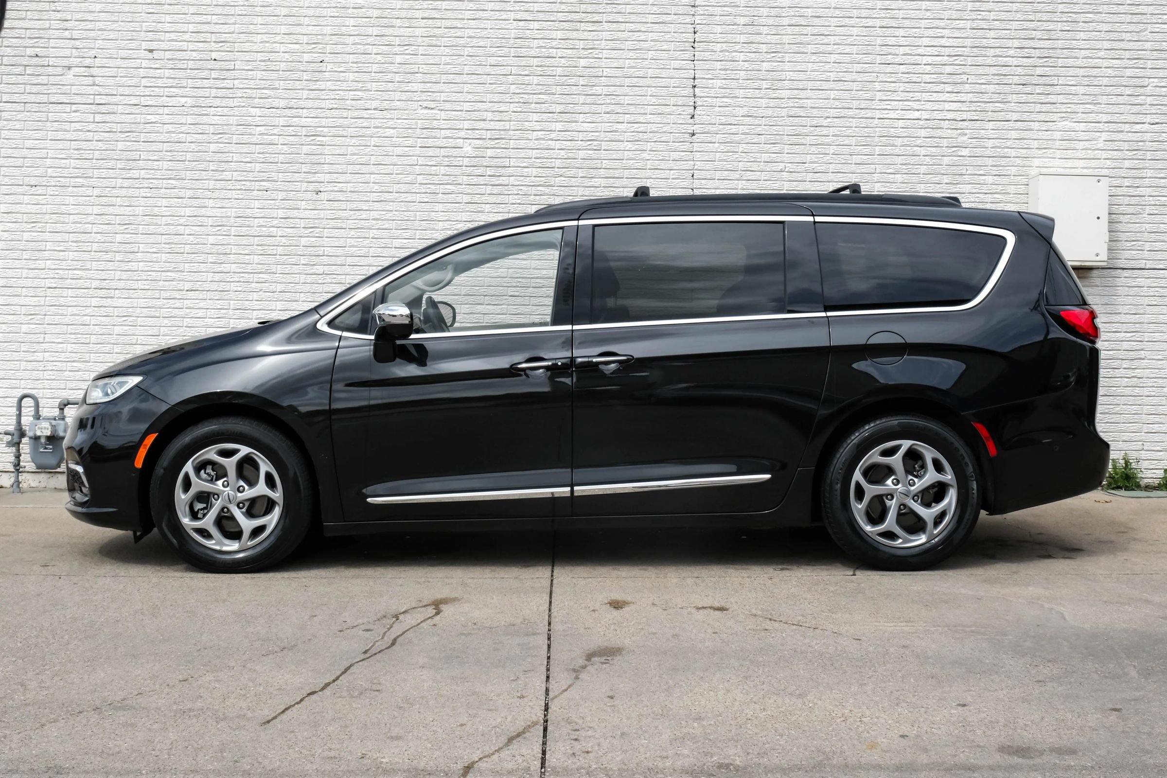 Used 2022 Chrysler Pacifica Limited FWD image 10