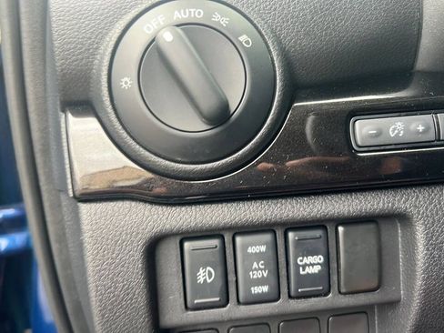 Used 2019 Nissan Titan SV w/ SV Convenience Package AWD/4WD image 16