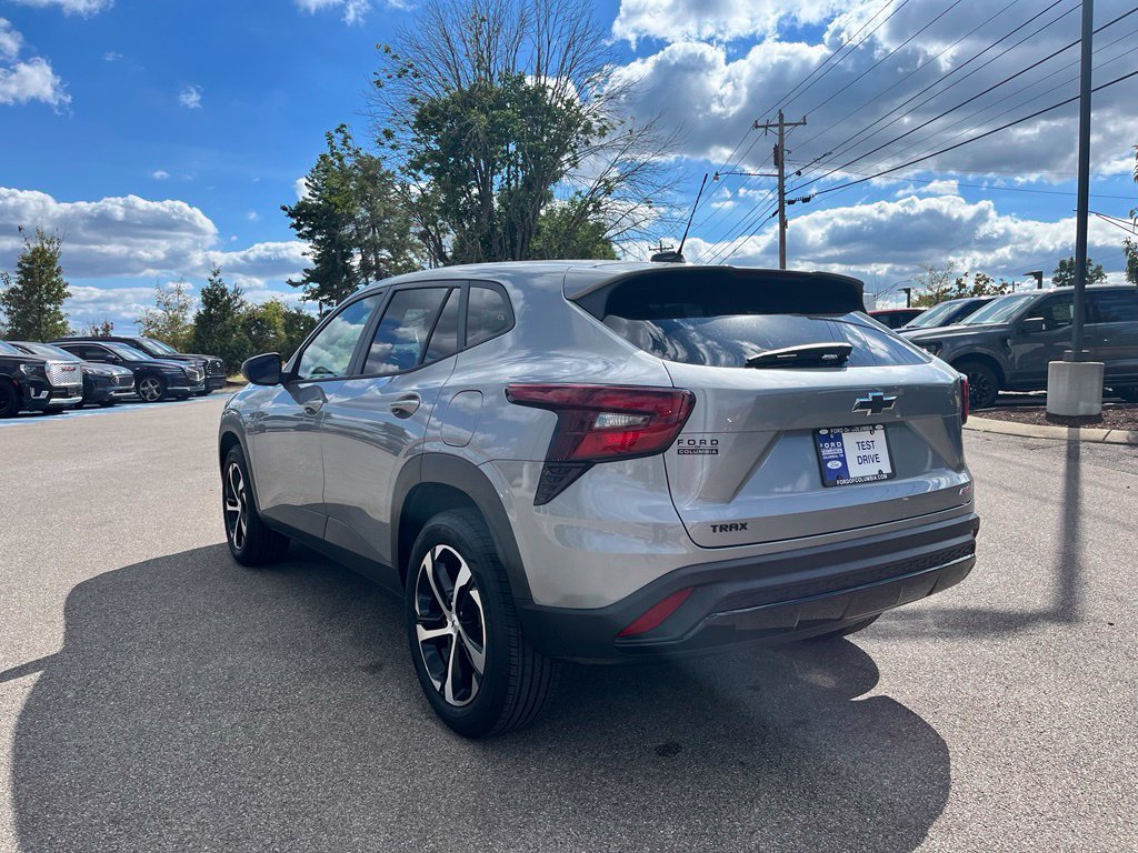 Used 2026 Chevrolet Trax RS FWD image 5
