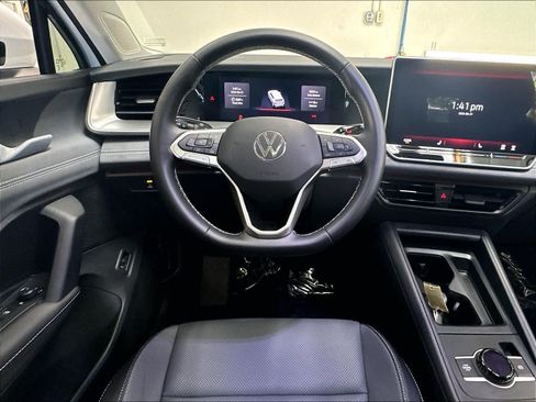 Used 2026 Volkswagen Tiguan SE w/ Panoramic Sunroof Package AWD/4WD image 11