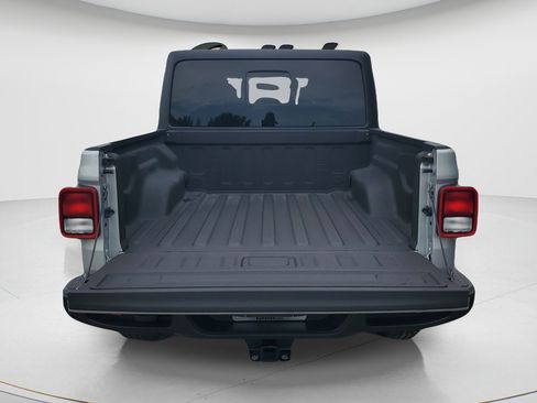 Used 2023 Jeep Gladiator Sport AWD/4WD image 9