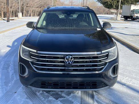 Used 2025 Volkswagen Atlas SE w/ Black Wheel Package image 3