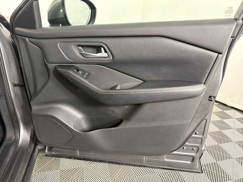 Used 2024 Nissan Rogue SV image 12