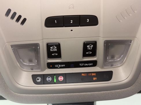 Used 2018 GMC Acadia Denali w/ Technology Package AWD/4WD image 22