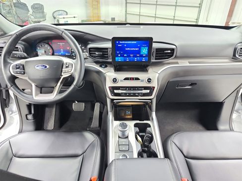 Used 2024 Ford Explorer XLT w/ Equipment Group 202A image 25