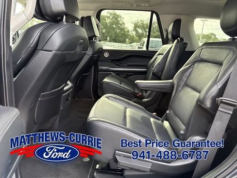 Used 2025 Lincoln Navigator Reserve AWD/4WD image 12