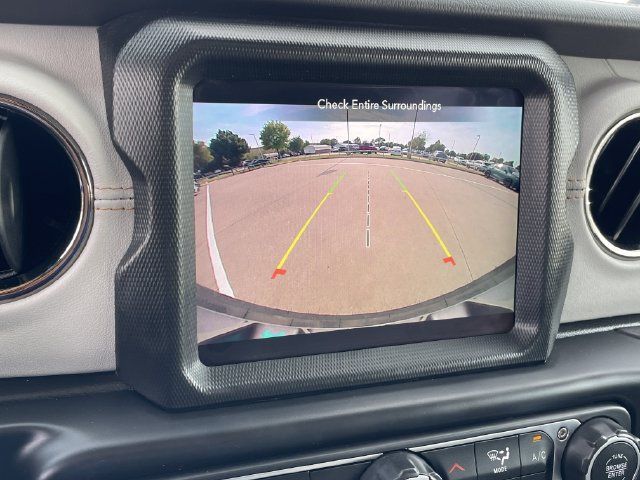 Used 2022 Jeep Wrangler Unlimited Sahara AWD/4WD image 18