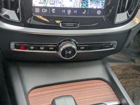 Certified 2025 Volvo V60 B5 Cross Country Plus image 23