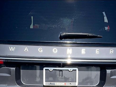 Used 2022 Jeep Wagoneer Series III AWD/4WD image 31