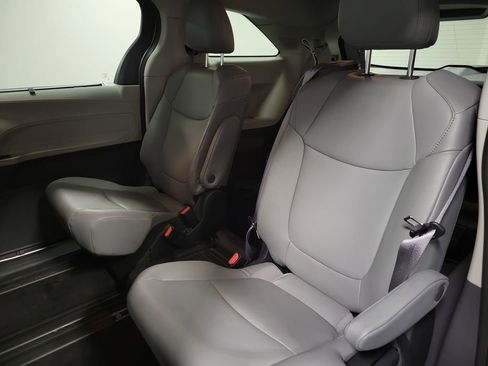 Used 2024 Toyota Sienna XLE w/ XLE Plus Package image 20