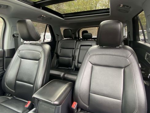 Used 2020 Ford Explorer XLT w/ Equipment Group 202A AWD/4WD image 11