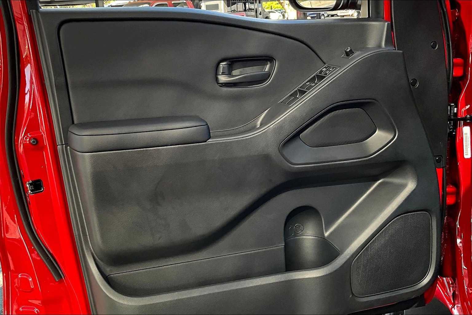 Used 2026 Nissan Frontier SV w/ All-Weather Content Package RWD image 10
