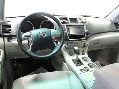 Used 2013 Toyota Highlander SE image 7