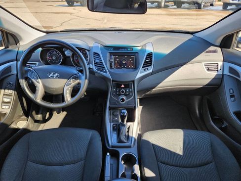 Used 2015 Hyundai Elantra SE w/ Option Group 03 FWD image 3