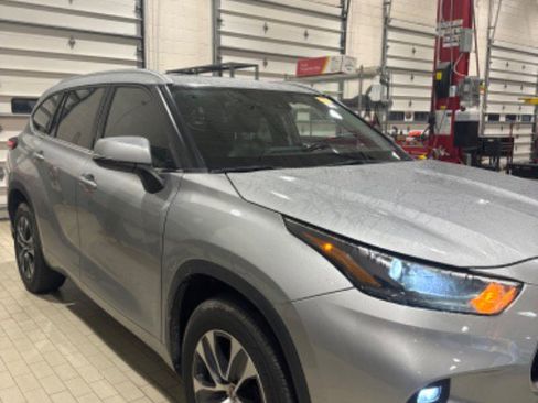Certified 2021 Toyota Highlander XLE image 49