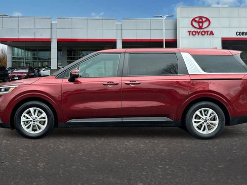 Used 2024 Kia Carnival LX image 7