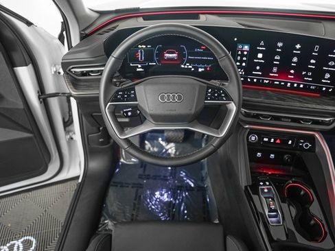 Certified 2025 Audi Q5 Prestige image 15