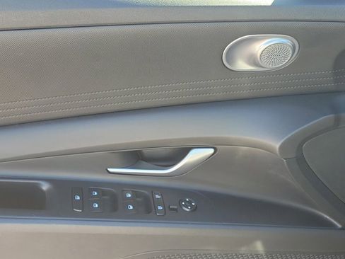 Certified 2022 Hyundai Elantra SE image 15