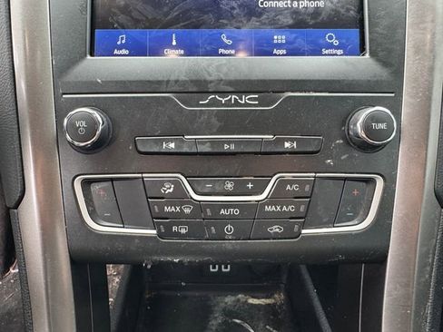 Used 2020 Ford Fusion SE image 23