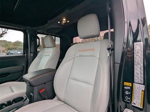 Used 2023 Jeep Gladiator Mojave w/ Cold Weather Group image 9