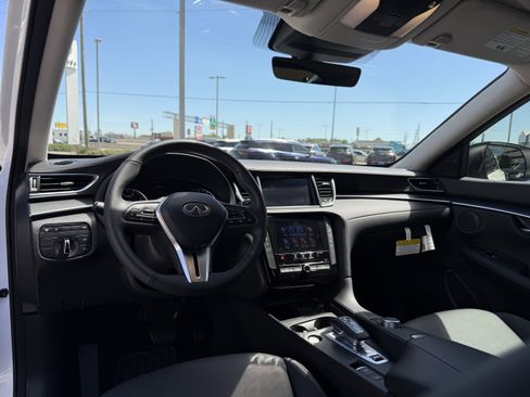 Certified 2025 INFINITI QX50 Pure image 16