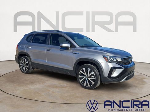 Used 2022 Volkswagen Taos SE image 1