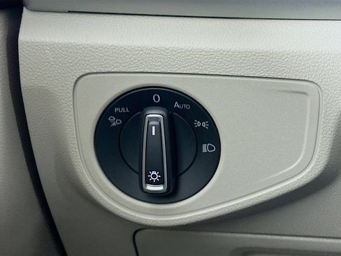 Used 2022 Volkswagen Atlas SEL image 16