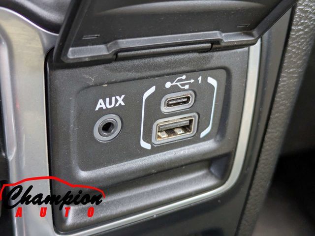 Used 2018 Jeep Wrangler Unlimited Sahara AWD/4WD image 24